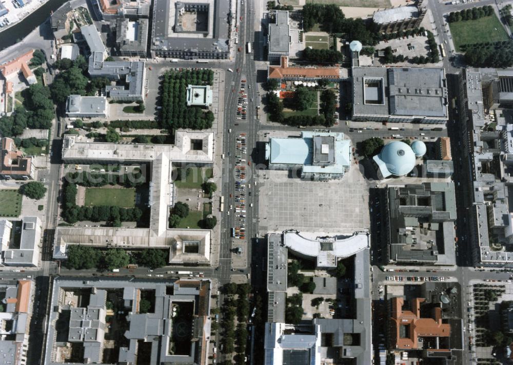 Vertical aerial photograph Berlin - Senkrechtluftbild Blick auf das Areal Unter den Linden, in Berlin-Mitte. Mit im Bild der Bebelplatz mit der Staatsoper und der Humboldtuniversität