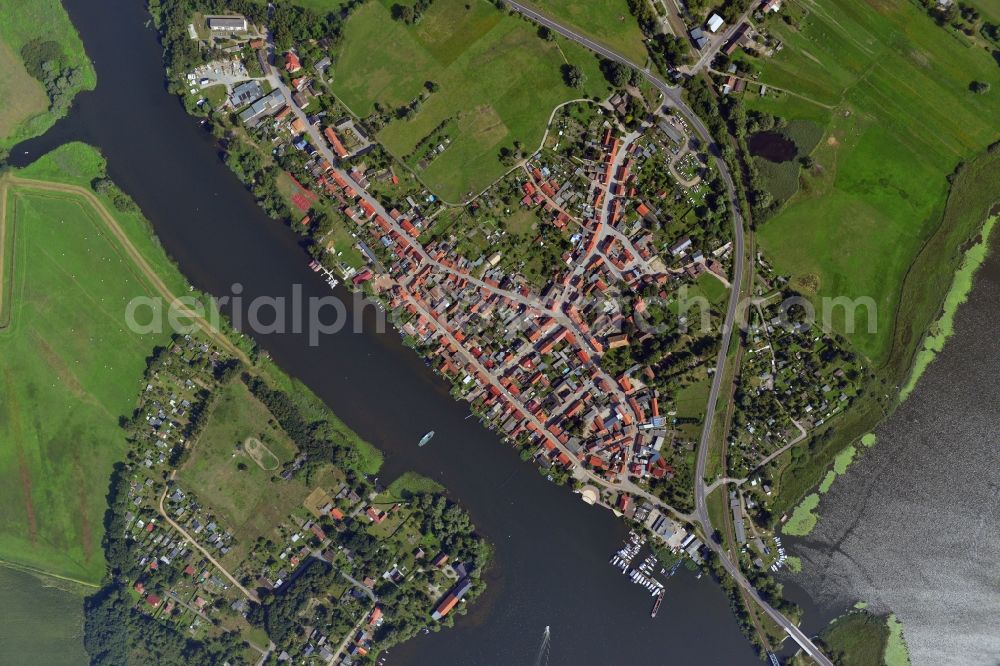 Vertical aerial photograph Havelsee - Vertical view of Cityscape of downtown area and the city center on the banks of Beetzsees in Havelsee in Brandenburg