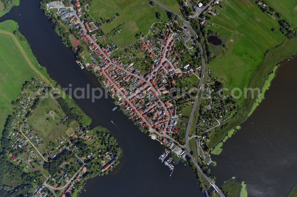 Vertical aerial photograph Havelsee - Vertical view of Cityscape of downtown area and the city center on the banks of Beetzsees in Havelsee in Brandenburg