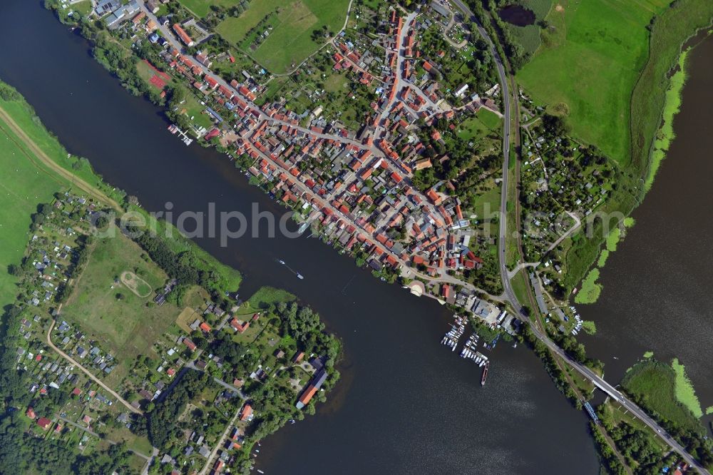 Vertical aerial photograph Havelsee - Vertical view of Cityscape of downtown area and the city center on the banks of Beetzsees in Havelsee in Brandenburg