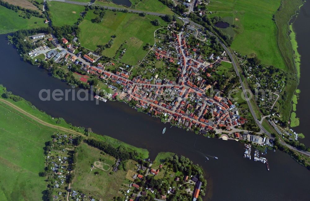 Vertical aerial photograph Havelsee - Vertical view of Cityscape of downtown area and the city center on the banks of Beetzsees in Havelsee in Brandenburg