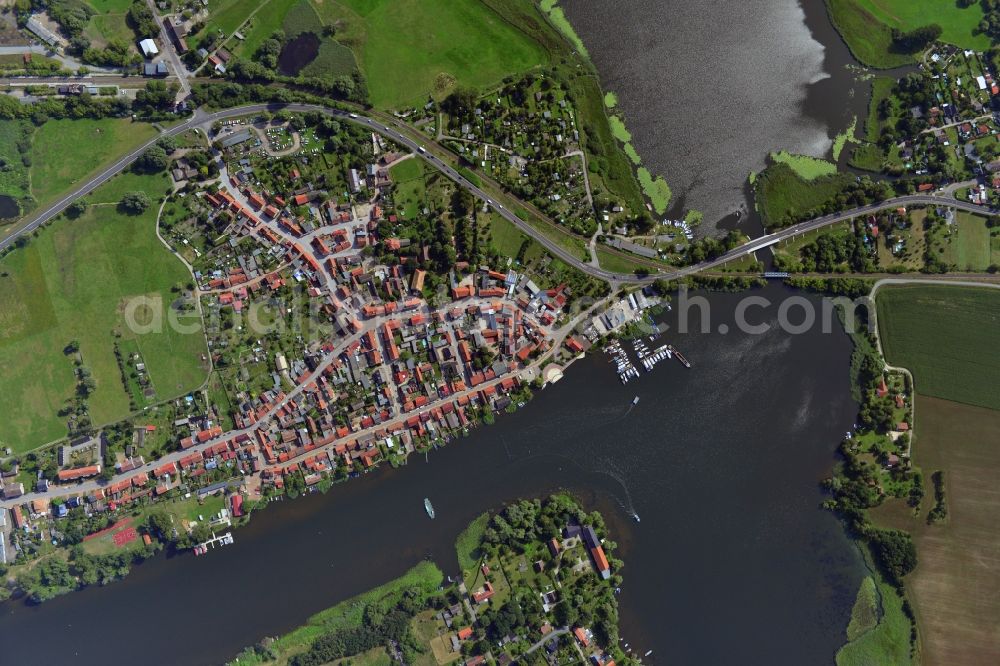 Vertical aerial photograph Havelsee - Vertical view of Cityscape of downtown area and the city center on the banks of Beetzsees in Havelsee in Brandenburg