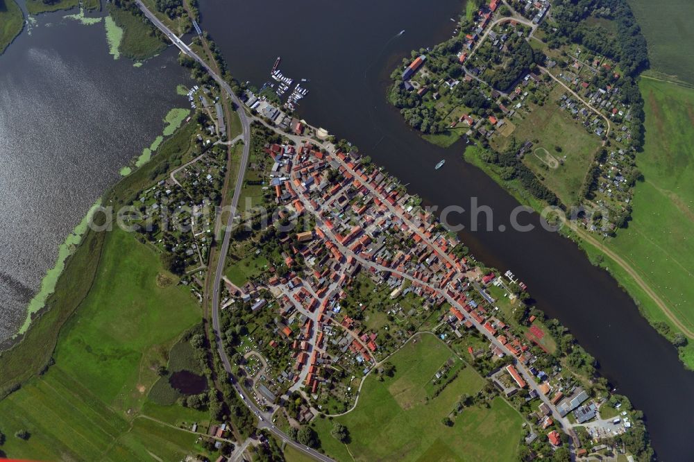 Vertical aerial photograph Havelsee - Vertical view of Cityscape of downtown area and the city center on the banks of Beetzsees in Havelsee in Brandenburg