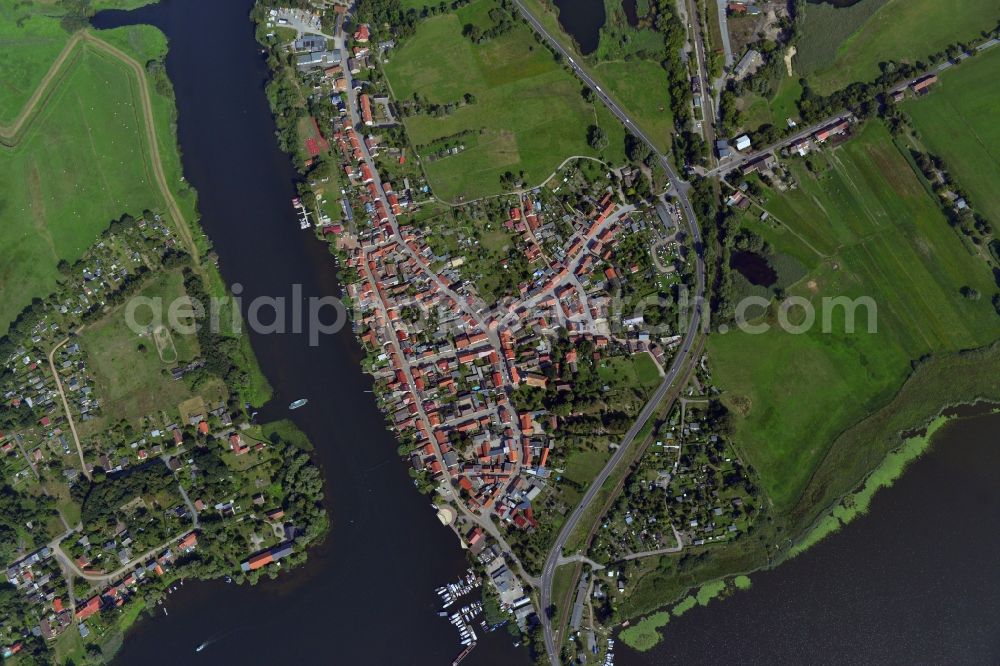 Vertical aerial photograph Havelsee - Vertical view of Cityscape of downtown area and the city center on the banks of Beetzsees in Havelsee in Brandenburg