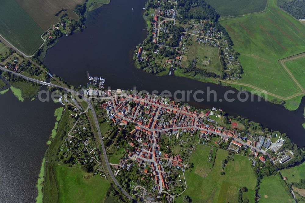 Vertical aerial photograph Havelsee - Vertical view of Cityscape of downtown area and the city center on the banks of Beetzsees in Havelsee in Brandenburg