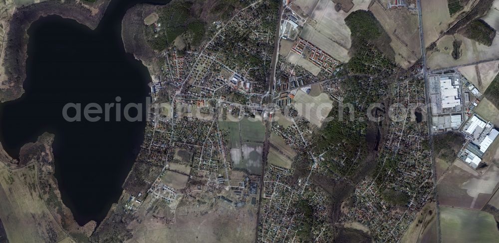 Vertical aerial photograph Rangsdorf - Vertical aerial / satellite Rangsdorf city view. The picture shows the remains of the old airport hangar and the rank of the former village Bücker aircraft factory. On the right the mall Südring Center