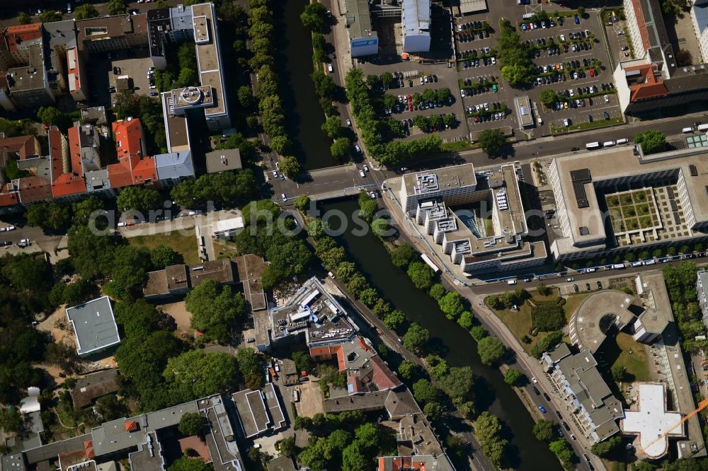 Vertical aerial photograph Berlin - Vertical aerial view from the satellite perspective of the city center in the downtown area on the banks of river course of Landwehrkanal on Reichpietschufer - Kluckstrasse - Stauffenbergstrasse in the district Tiergarten in Berlin, Germany