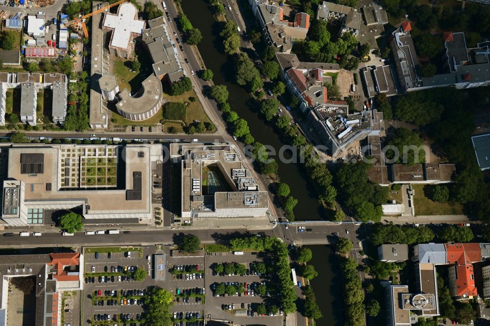 Vertical aerial photograph Berlin - Vertical aerial view from the satellite perspective of the city center in the downtown area on the banks of river course of Landwehrkanal on Reichpietschufer - Kluckstrasse - Stauffenbergstrasse in the district Tiergarten in Berlin, Germany