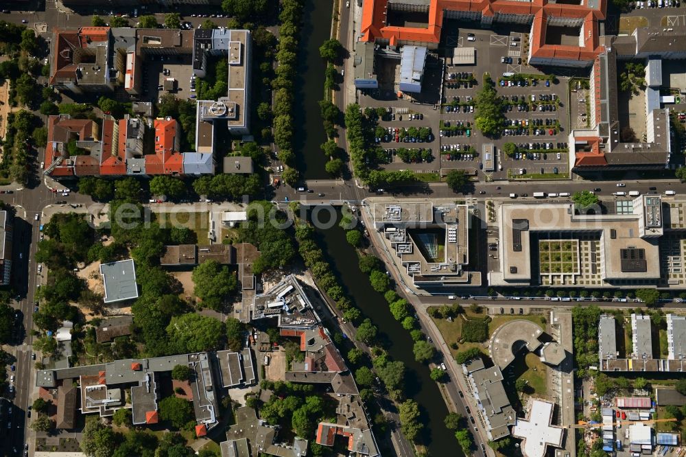 Vertical aerial photograph Berlin - Vertical aerial view from the satellite perspective of the city center in the downtown area on the banks of river course of Landwehrkanal on Reichpietschufer - Kluckstrasse - Stauffenbergstrasse in the district Tiergarten in Berlin, Germany