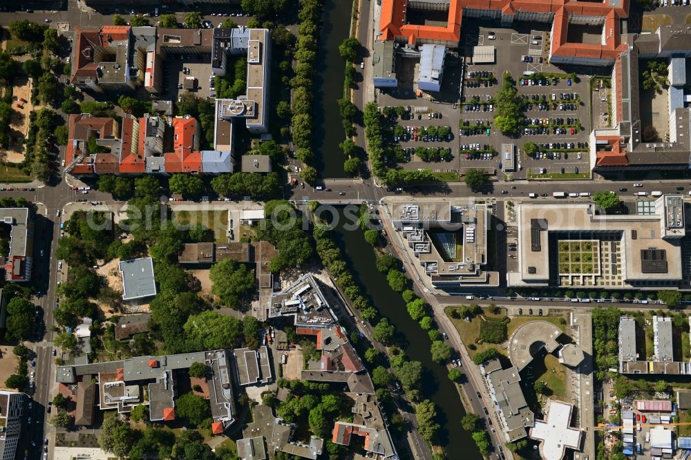 Vertical aerial photograph Berlin - Vertical aerial view from the satellite perspective of the city center in the downtown area on the banks of river course of Landwehrkanal on Reichpietschufer - Kluckstrasse - Stauffenbergstrasse in the district Tiergarten in Berlin, Germany