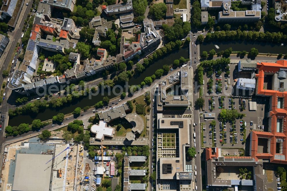 Vertical aerial photograph Berlin - Vertical aerial view from the satellite perspective of the city center in the downtown area on the banks of river course of Landwehrkanal on Reichpietschufer - Kluckstrasse - Stauffenbergstrasse in the district Tiergarten in Berlin, Germany