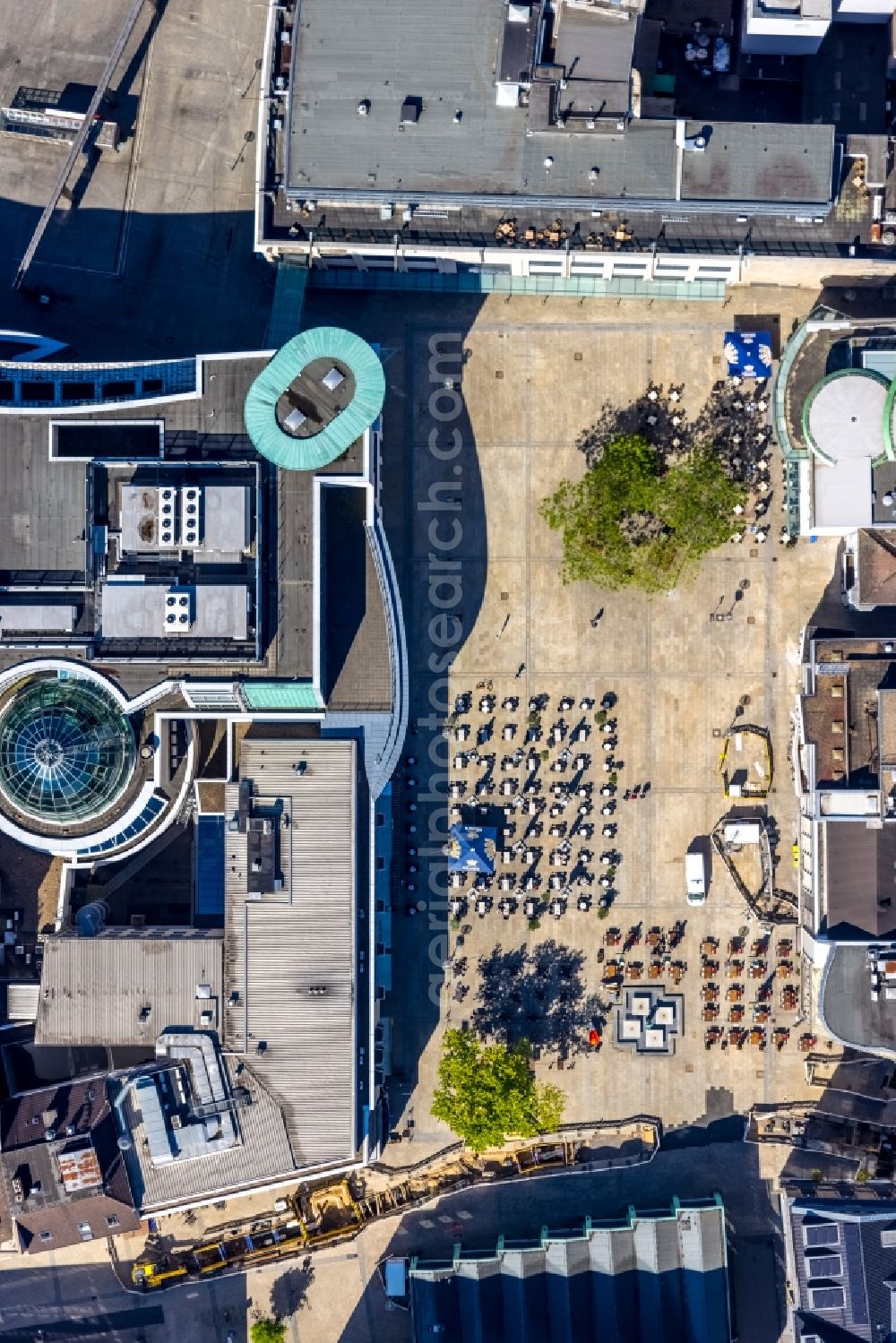 Vertical aerial photograph Dortmund - Vertical aerial view from the satellite perspective of the tables and benches of open-air restaurants on Markt in Dortmund in the state North Rhine-Westphalia, Germany