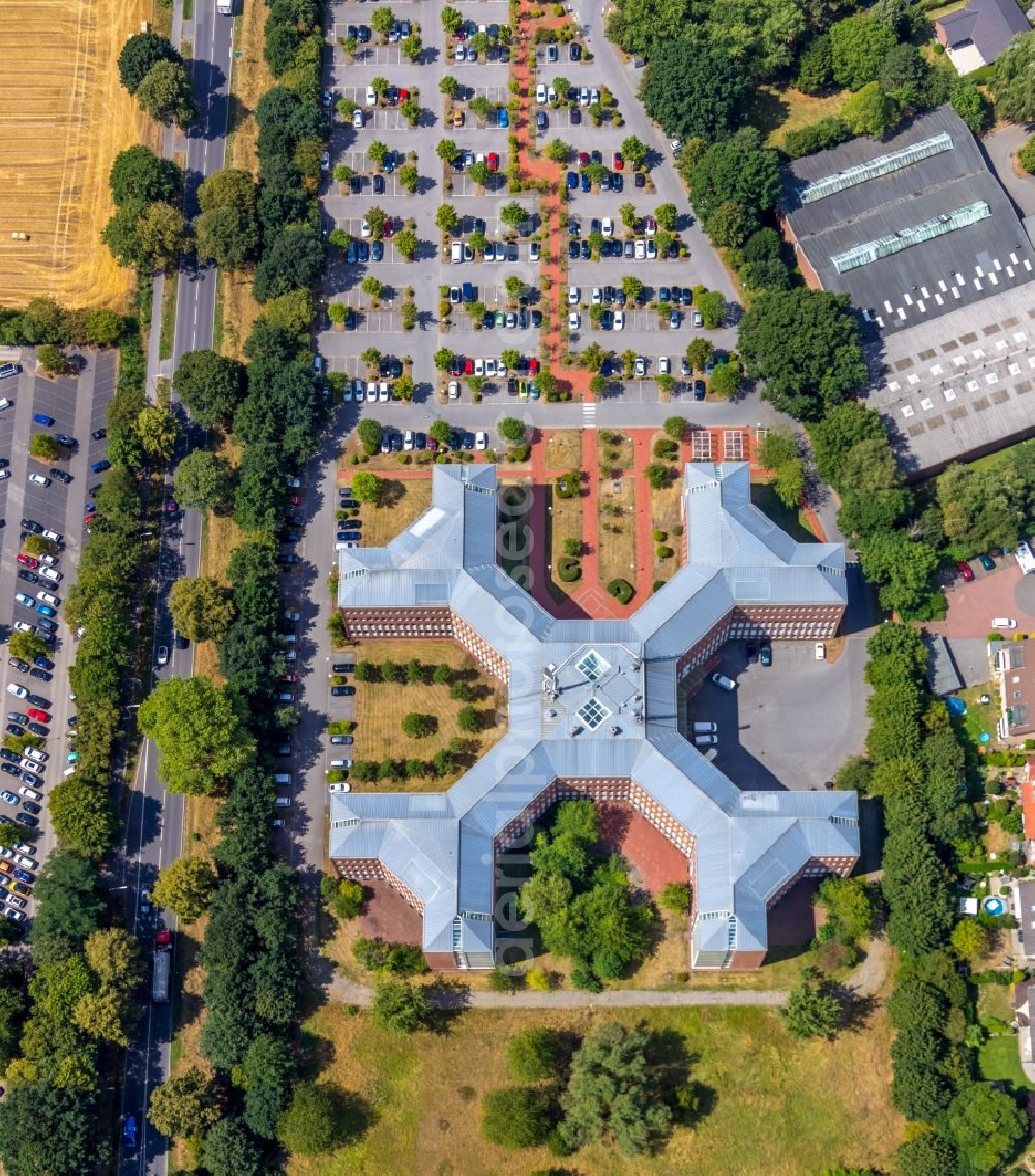 Vertical aerial photograph Wesel - Vertical aerial view from the satellite perspective of the administration building of the company Gi Group Deutschland GmbH Servicecenter on Philipp-Reis-Strasse in Wesel in the state North Rhine-Westphalia, Germany