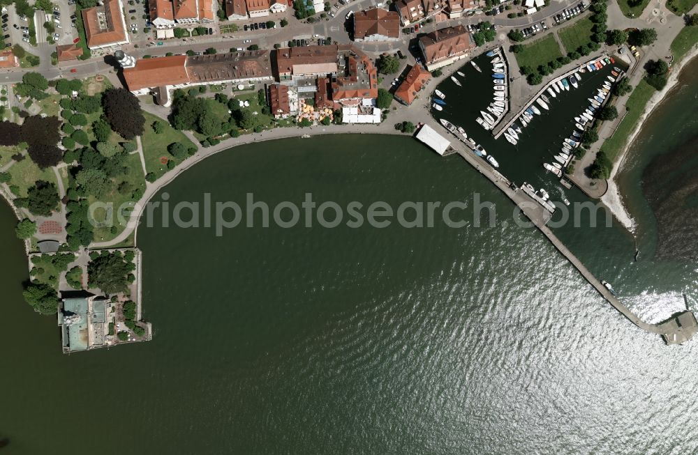 Vertical aerial photograph Langenargen - Vertical aerial view from the waterfront castle Montfort and the marina in Langenargen am Bodensee in Baden-Württemberg