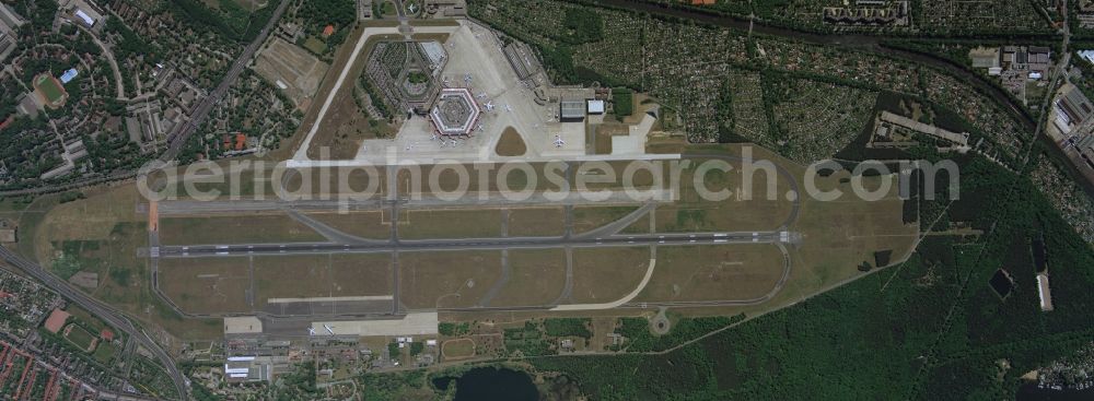 Vertical aerial photograph Berlin - Apron, taxiways, runway and terminal railways to Berlin Tegel Airport