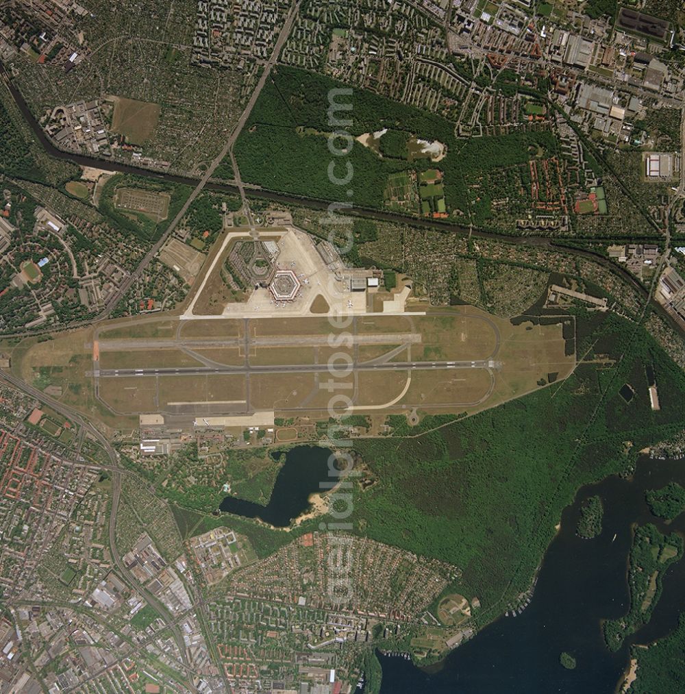 Vertical aerial photograph Berlin - Apron, taxiways, runway and terminal railways to Berlin Tegel Airport