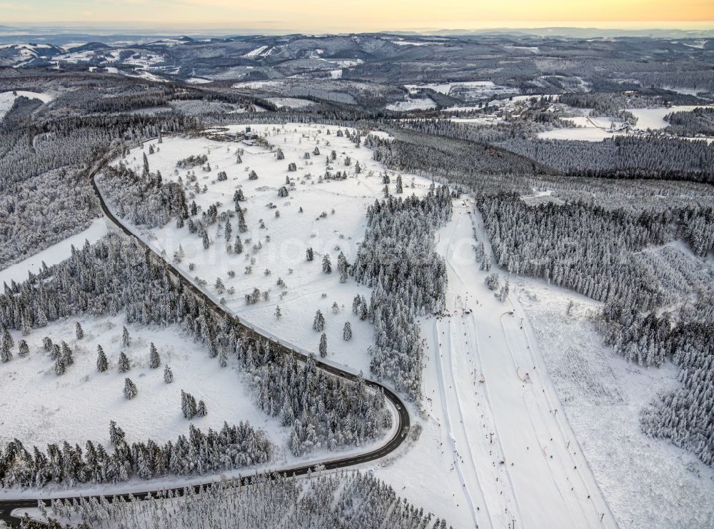 Vertical aerial photograph Altastenberg - Wintry snowy vertical aerial view from the satellite perspective of the street - road guidance of Landstrasse L540 in Altastenberg at Sauerland in the state North Rhine-Westphalia, Germany