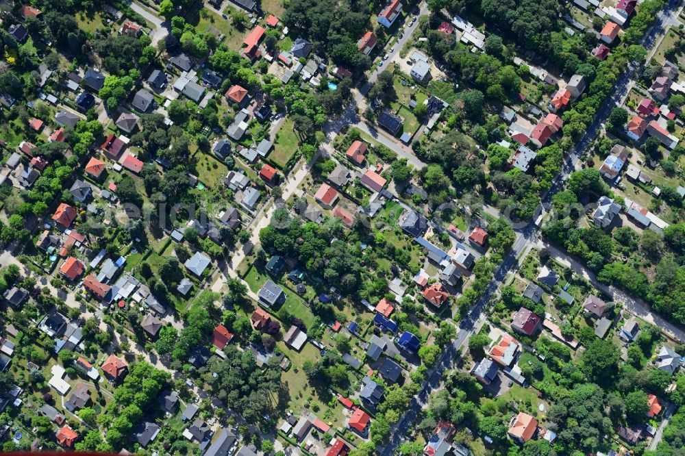 Vertical aerial photograph Biesenthal - Vertical aerial view from the satellite perspective of the single-family residential area of settlement in Biesenthal in the state Brandenburg, Germany