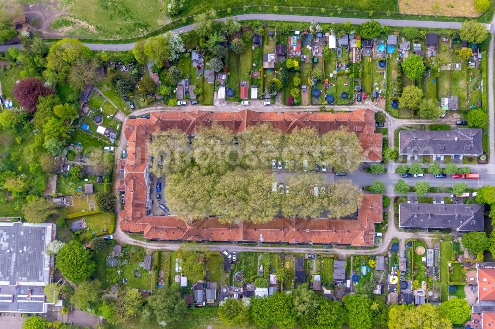 Vertical aerial photograph Herne - Vertical aerial view from the satellite perspective of the residential area of the multi-family house settlement Teutoburgiahof in Herne at Ruhrgebiet in the state North Rhine-Westphalia, Germany