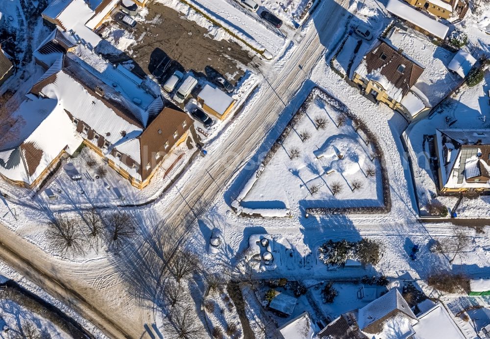 Vertical aerial photograph Hamm - Vertical aerial view from the satellite perspective of the residential area along the park Klenzestrasse - Schaeferstrasse in the district Norddinker in Hamm at Ruhrgebiet in the state North Rhine-Westphalia, Germany